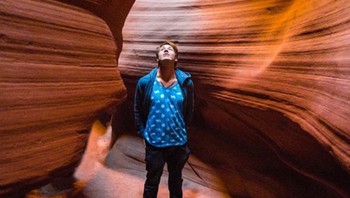 Menurut polisi setempat, ketiga orang itu sedang berenang di kolam sekitar air terjun saat mereka terpeleset dan jatuh sejauh 30,5 meter tingginya. (Foto: Instagram)