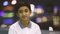 Bahkan saat datang berkunjung ke kantor detikcom, meski tampak kurang sehat akibat padatnya jadwal yang dijalaninya kini Bowo tetap menjalani syuting hingga selesai.