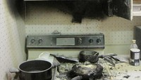 Duh, Ini habis masak apa habis main perang-perangan? Kompor hingga kitchen setnya sampai gosong gitu. Foto: Istimewa