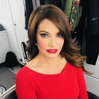 Kimberly bahkan sudah bertemu dengan Donald Trump dan Melania Trump. Banyak yang bertanya-tanya bagaimana pertemuan Kimberly dan Melania. Apakah ada perasaan canggung karena dirinya lebih tua satu tahun dari calon mertuanya itu?  Foto: Instagram (@kimberlyguilfoyle)