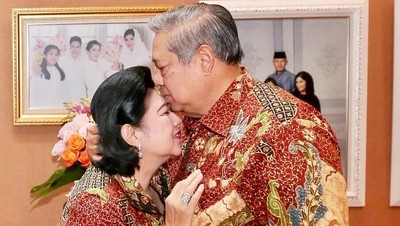 10 Gaya Kompak Ani Yudhoyono dan SBY, So Sweet Banget