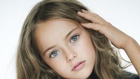 Nama asli Kristina Ruslanovna Pimenova dan lahir pada tahun 2005 di kota Moskow. Kristina pun kini menjadi model. Foto: Dok. Instagram/kristinapimenova2005