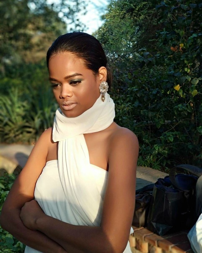 Kemiripan Renee dengan Rihanna membuatnya dapat banyak tawaran jadi model pemotretan. Mulai dari berpose seksi, edgy sampai manis. Foto: Instagram/@badgalrene