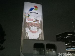 Menyaksikan Keceriaan Tiga Maskot Asian Games di Malam Hari