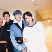 Tak beda jauh dengan artis-artis KPop lainnya, para member Winner juga mempersembahkan gaji pertama untuk keluarga. Dalam sebuah wawancara, keempat personal mengatakan jika tidak ada satupun dari mereka datang dari keluarga kaya. Karena itu, Seunghoon, Seungyoon, Mino, dan Jinwoo menggunakan gaji pertama untuk membayar utang. (Foto: Instagram)