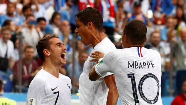  Griezmann memberikan umpan terukur untuk gol yang dicetak Raphael Varane. 