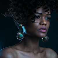 Model kelahiran Chhattisgarh yang kini tinggal di New Delhi ini bercerita mengenai sulitnya menjadi model berkulit hitam di India. Ia pernah berkali-kali ditolak bahkan dilecehkan karena kulit gelap dan fitur wajah yang tidak seperti model kebanyakan. Foto: Instagram/@badgalrene