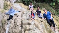 Mereka wisata di sungai hingga sore, betah! (zaskiadyamecca/Instagram)