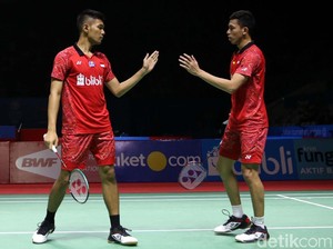 Fajar/Rian, Praveen/Melati, dan Rinov/Mentari Tumbang