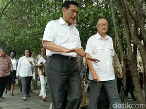 Kunjungi Hutan Mangrove, Bos Bank Dunia Bicara soal Sampah Plastik