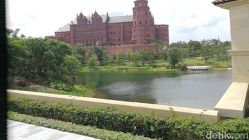 Pada acara APAC Media China Trip 2018, Huawei mengajak beberapa media dari Indonesia untuk mengunjungi markas baru mereka. Dari luar, tampak gedung-gedung yang dibuat dengan gaya Eropa. (Foto: detikINET/Jabbar Ramdhani)