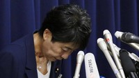 Sejak moratorium hukuman mati diakhiri tahun 2010 lalu, Jepang sudah mengeksekusi paling banyak delapan terpidana dalam waktu setahun. Menteri Kehakiman Jepang, Yoko Kamikawa, mengungkapkan proses pelaksanaan eksekusi mati bagi pemimpin dan para pengikut sekte sesat Aum Shinri Kyo di kantor Kementerian Kehakiman di Tokyo, Jepang. Issei Kato/Reuters.