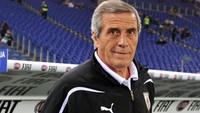 Di usianya yang kini 71 tahun, Oscar Tabarez menjadi pelatih tertua di Piala Dunia 2018. (Foto: GettyImages)