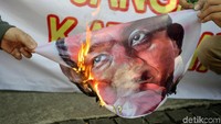 Aksi demo yang dilakukan oleh massa dari FUIR ini menunjukkan kekecewaan mereka atas sikap Anies selama menjabat menjadi Gubernur DKI Jakarta.