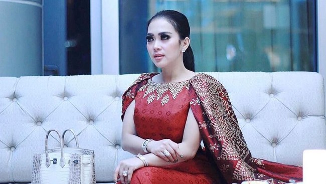 Tiket Konser Syahrini Rp 25 Juta, Bisa Buat Rombak Rumah Sampai Modal Usaha