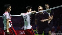 Pasangan Denmark, Mads Conrad-Petersen/Mads Pieler Kolding sempat mengajukan protes kepada Kevin.