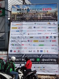 Sejak Pagi, Ratusan Pemburu Kerja Antre Mengular di Mega Career Expo
