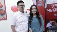 Shandy Aulia dan sang suami, David Herbowo saat ditemui di kawasan Margonda, Depok, Jawa Barat pada Kamis (5/7). Pool/Palevi S/detikFoto.