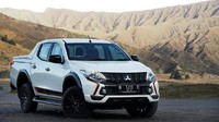 Fitur Easy Select 4WD yang terdapat pada New Triton Athlete memudahkan pengemudi untuk mengubah penyaluran tenaga dari mesin menuju roda dengan 4 mode yang tersedia, yaitu 2H (2WD), 4H (4WD High Range), 4HLC (4WD High Range with Locked Center Differential), dan 4LLC (4WD Low Range with Locked Center Differential). Berbekal segudang fitur dan performa mesin diesel berkode 4D56 yang sudah melegenda, New Triton Athlete menawarkan pengalaman baru bagi konsumen yang memiliki passion dan hobi aktivitas luar ruang. Istimewa/ Dok. Humas PR Mitsubishi.