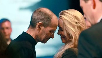 Laurenne mewarisi seluruh kekayaan Steve Jobs. Saat ini diestimasi nilainya USD 21 miliar, membuat Laurenne menjadi salah satu wanita paling kaya di dunia. Foto: istimewa
