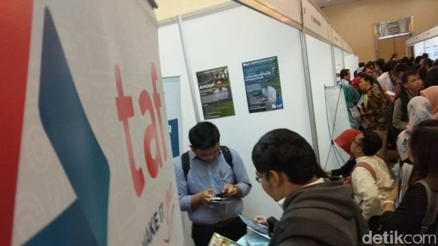 Makin Siang, Pemburu Kerja Padati Gedung Smesco Sampai Sesak