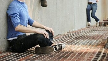 Aslinya orang-orang ini hanya tiduran saja lho. (Foto: Brightside)