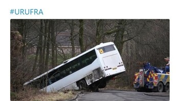 Sementara itu, Uruguay yang dikalahkan Prancis 2-0 ibarat bus yang nyungsep tanpa adanya Cavani. (Foto: Internet)