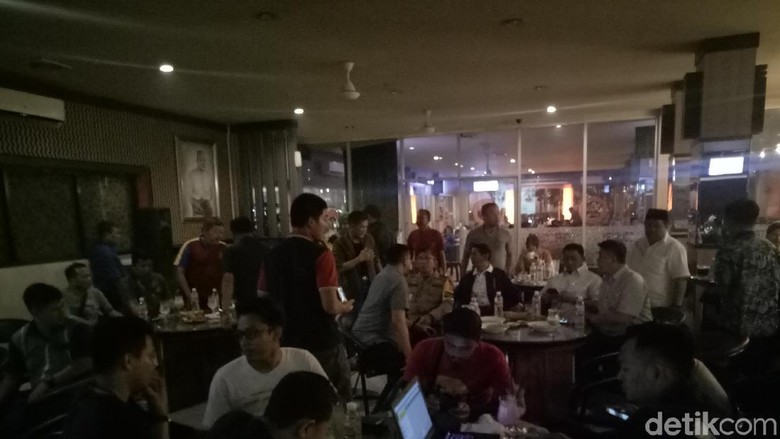 Nobar Piala Dunia ala Jajaran Polda Sulsel Nobar Piala Dunia ala Jajaran Polda Sulsel