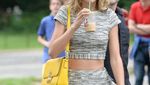Ini Gaya Seru Taylor Swift Saat Masak hingga Ngopi Cantik