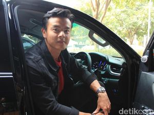 Setahun Menikah, Dion Wiyoko Masih Tunda Momongan