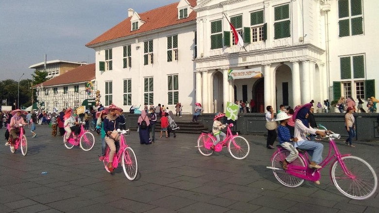 Anies Minta TGUPP Pelajari soal Kota Tua Gagal Jadi Warisan Dunia Anies Minta TGUPP Pelajari soal Kota Tua Gagal Jadi Warisan Dunia