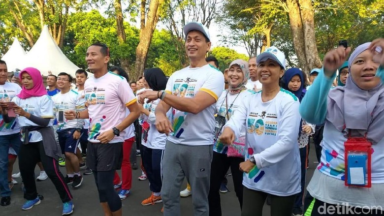 Sandiaga dan Menteri BUMN Buka Antam Gold Run 5.0 di TMII Sandiaga dan Menteri BUMN Buka Antam Gold Run 5.0 di TMII