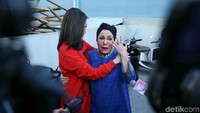 Kalau sayang yang masih bisa diungkapkan kata-kata itu tidak terukur, sayang saya ke emak nggak bisa diungkapkan kata-kata, ujar Asty Ananta. Foto: (Foto: Ismail/detikHOT)