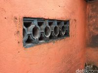 Lewat Lubang Ventilasi Dapur Anda Bisa Beli Bakwan Cingok Lewat Lubang Ventilasi Dapur Anda Bisa Beli Bakwan Cingok
