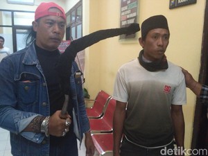 Pergoki Pria Keluar dari Rumah Istri, Pria Ini Langsung Main Bacok