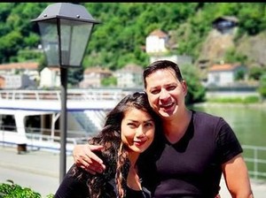 Kilas Balik 12 Tahun Cerita Cinta Ari Wibowo dan Istri