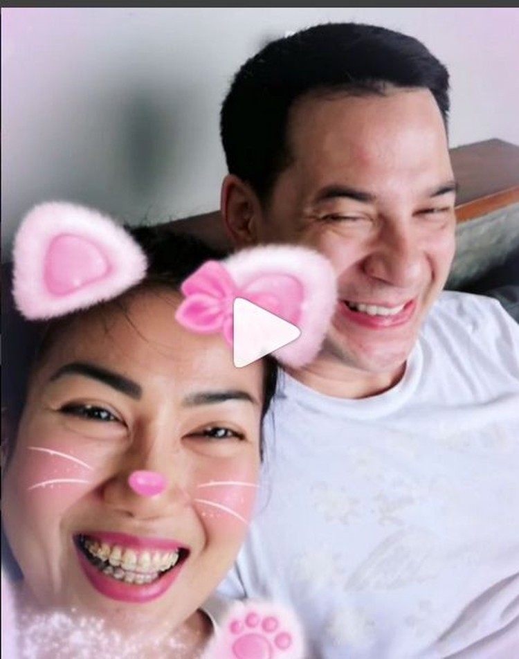 12 Tahun Menikah, Begini Momen Romantis Ari Wibowo dan Inge