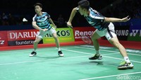 Kevin/Markus tampak kompak bertahan dari serangan Fajar/Rian