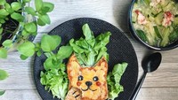 Roti dengan paduan keju yang dibentuk jadi food art unik ini lebih mirip kucing, anjing atau srigala ya?Foto: Instagram @napu88