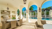 Interior di bagian dalam nampak indah dengan gaya klasik modern.