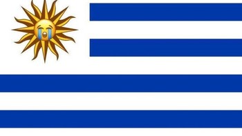 Uruguay pulang, benderanya pun ikut menangis. (Foto: Internet)