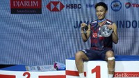 Ini menjadi kemenangan kedelapan Momota atas Axelsen dalam sembilan pertemuan. Sebelum ini, Momota meraih kemenangan serupa di semifinal Piala Thomas.