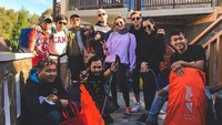 Keduanya pergi mendaki ke Bromo dan Semeru bersama sejumlah teman. Foto: (dok. Instagram)
