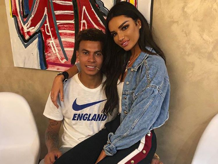Seksinya Gaya Olahraga Ruby Mae, Kekasih Pemain Inggris Dele Alli