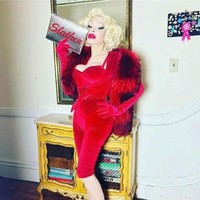 Transgender pecinta pesta itu kerap tampil sebagai bintang tamu di acara-acara party dan sejumlah acara drag queen. Foto: Instagram