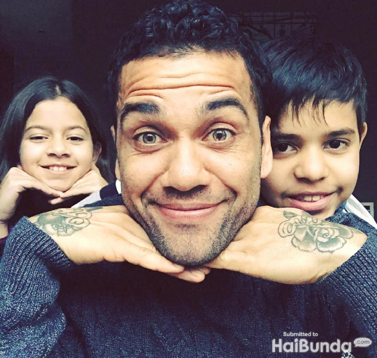 Dani Alves, si Ayah Gaul Penyayang Anak