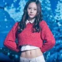 Krystal f (x) tak hanya piawai dalam bernyanyi tetapi juga berakting. Krystal yang memiliki tubuh ideal dengan perut rata ini pun kerap kali menjadi sumber inspirasi bagi kebanyakan wanita. Foto: Ist.