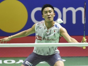 Tumbangkan Lee Chong Wei, Momota Bersiap Hadapi Axelsen di Final