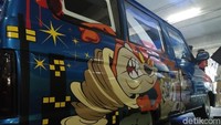 Ada gambar kartun di bodi samping mobil. Foto: Khairul Imam Ghozali