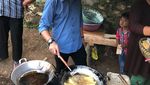 Makan Wedang Ronde dan Goreng Bala-bala, Serunya Kulineran ala Hengky Kurniawan